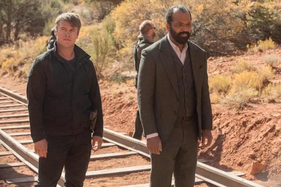 Seit 2016 ist Luke Hemsworth (links) an der Seite von Jeffrey Wright in der SciFi-Serie "Westworld" zu sehen.  (Bild: © 2021 Home Box Office, Inc. )