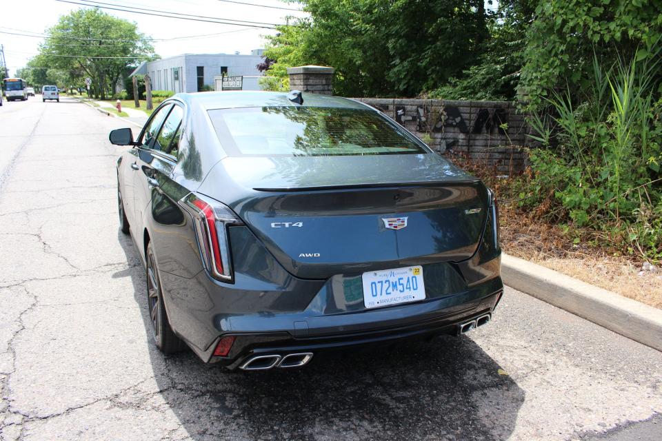 Cadillac XT4-V