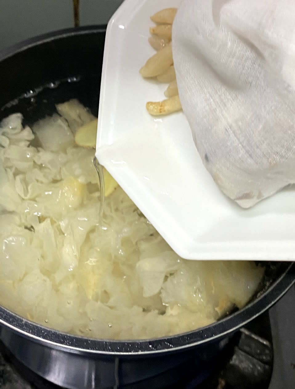 鼻敏感食譜│辛夷花麥冬雪梨水  緩減流鼻水兼潤喉
