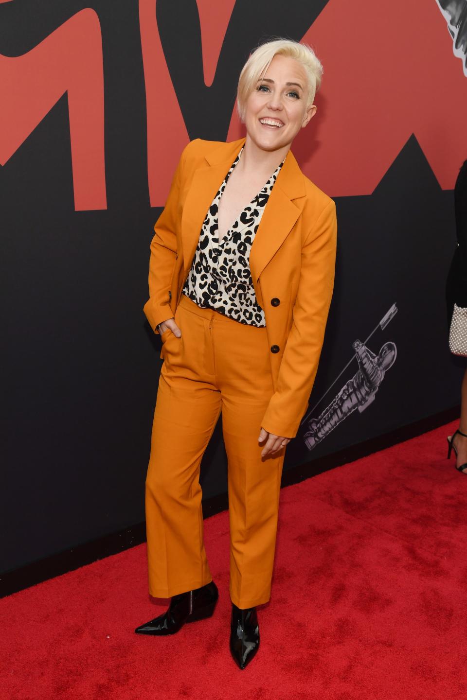 <h1 class="title">Hannah Hart</h1><cite class="credit">Photo: Getty Images</cite>