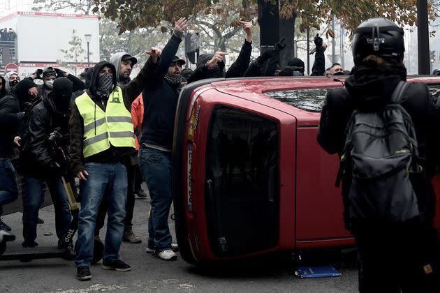 <p>La place d'Italie était samedi le théâtre de flambées de violence sporadiques. </p>