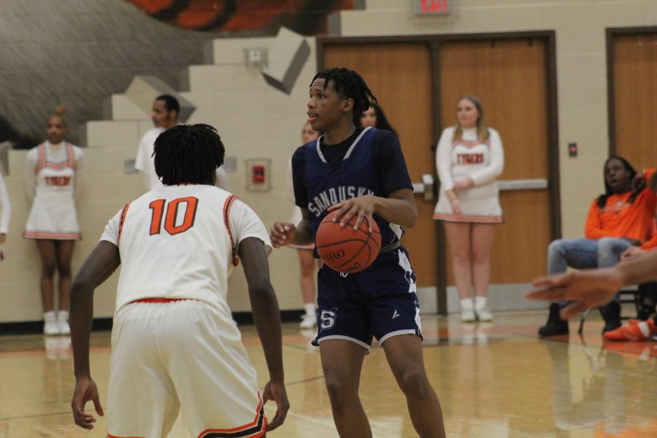 Sandusky's Jason Henlon scored 14 points for the Blue Streaks.