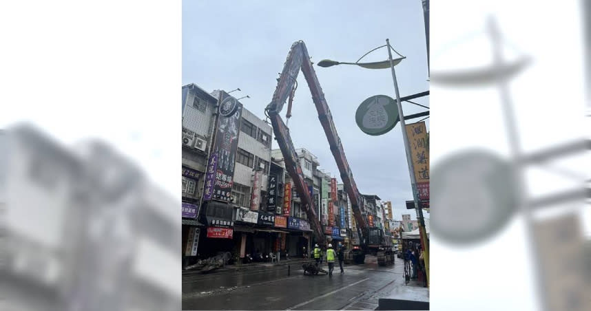 富凱大飯店富凱大飯店周圍環境狹小，路幅空間的擁擠造成拆除工程難度變高，今晚將出動魯夫號動工。（圖／報系資料庫）