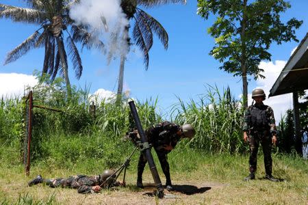 Filipino soldiers launch a mortar from their combat position as government troops continue their assault against insurgents from the Maute group in Marawi city, Philippines July 1, 2017. REUTERS/Jorge Silva