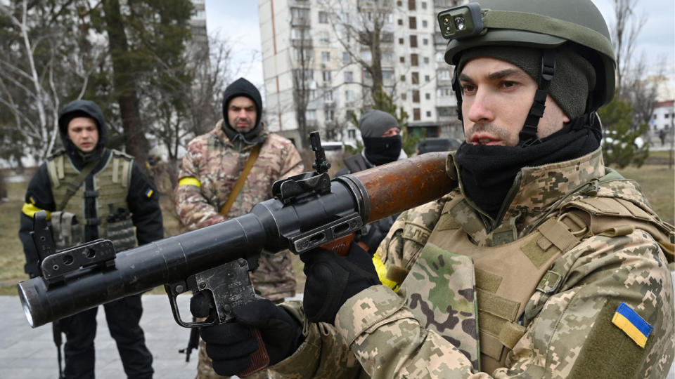 Members of Ukrainian defense forces