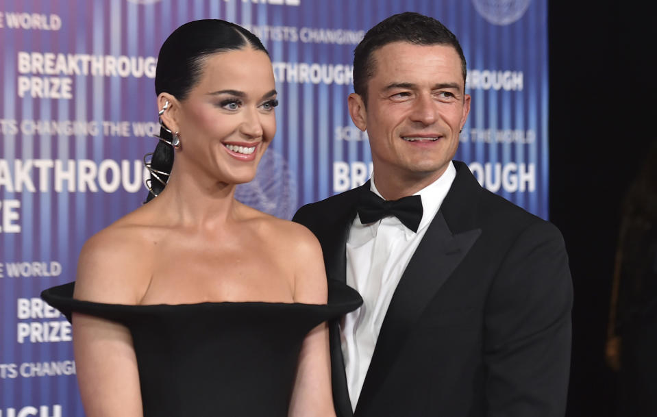 Katy Perry, izquierda, y Orlando Bloom llegan a la 10ma ceremonia del Premio Breakthrough el sábado 13 de abril de 2024, en el Museo de la Academia de Cine en Los Angeles. (Foto Jordan Strauss/Invision/AP)