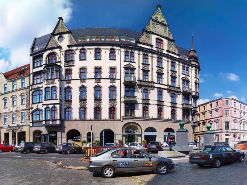 Inzwischen mehr als 110 Jahre alt - das «Monopol» war schon Anfang des 20. Jahrhunderts das bekannteste Hotel Oberschlesiens. Foto: Schlesische Tourismusorganisation