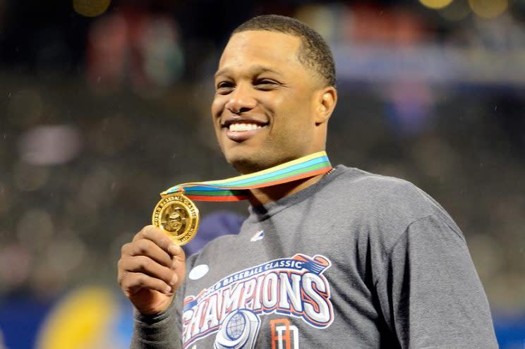 Robinson Cano shows off his medal from the Dominican Republic's World Baseball Classic championship in 2013. (Getty Images)