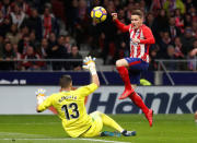 Soccer Football - La Liga Santander - Atletico Madrid v Real Madrid - Wanda Metropolitano, Madrid, Spain - November 18, 2017 Atletico Madrid's Kevin Gameiro shoots at goal REUTERS/Paul Hanna