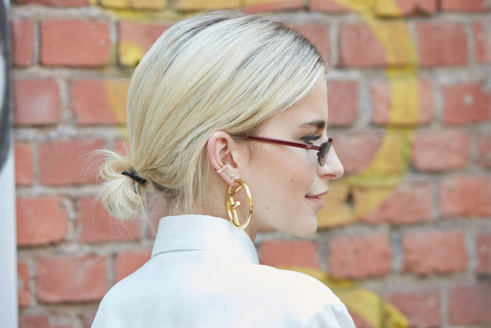 Fashion-Bloggerin Caro Daur ist Fan von lockeren Dutts. (Bild: Rex Features)