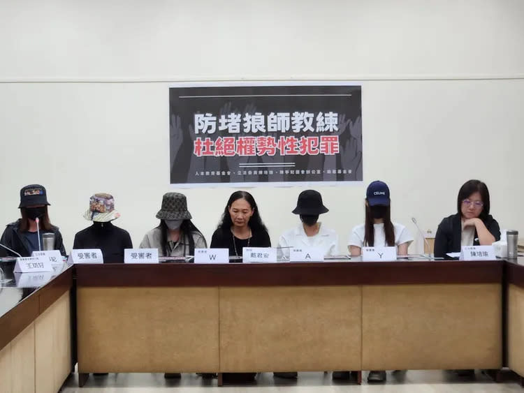 「東方藝術團」五名受害者今出面指控舞團教練及老師。施智齡攝