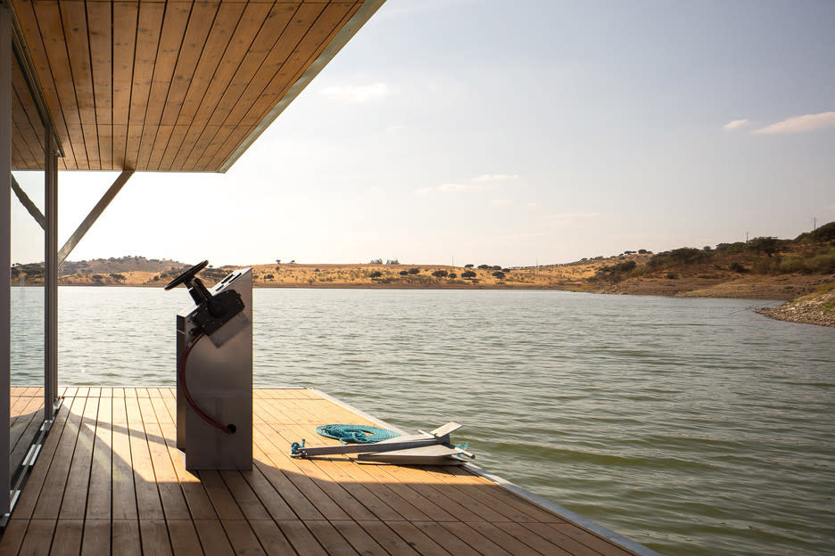 Floating home: Steering column