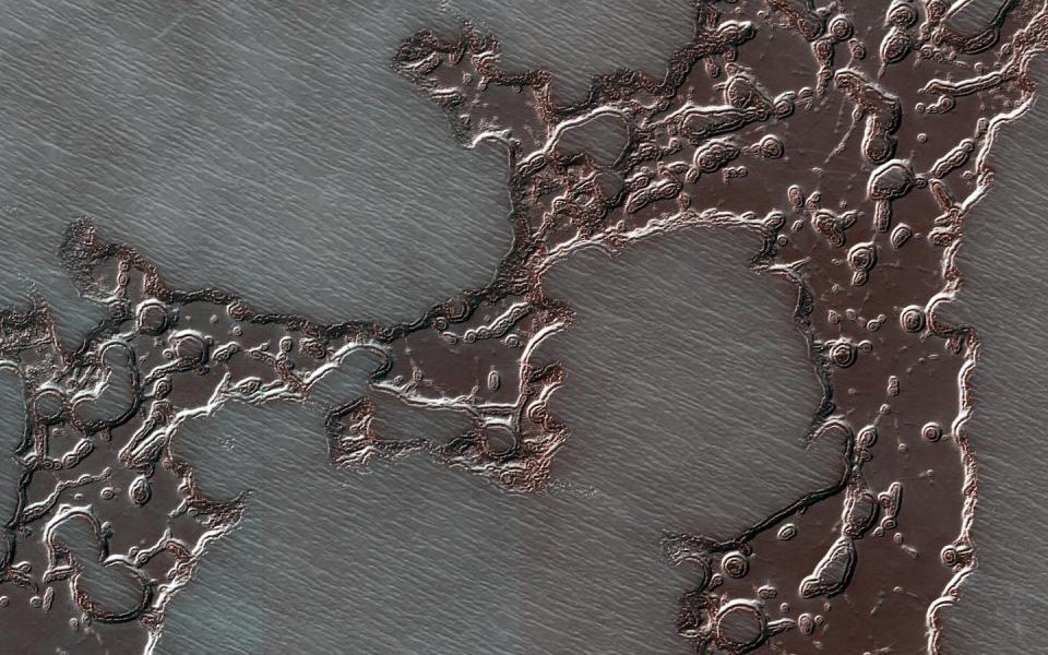 A mesa of frozen carbon dioxide at Mars’ south pole. <a href="https://mars.nasa.gov/resources/22192/the-changing-ice-cap-of-mars/" rel="nofollow noopener" target="_blank" data-ylk="slk:NASA;elm:context_link;itc:0;sec:content-canvas" class="link ">NASA</a>