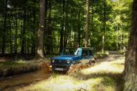 <p>The placement of the Jimny's headlights and turn signals harkens back to the first-generation model that debuted for 1970.</p>