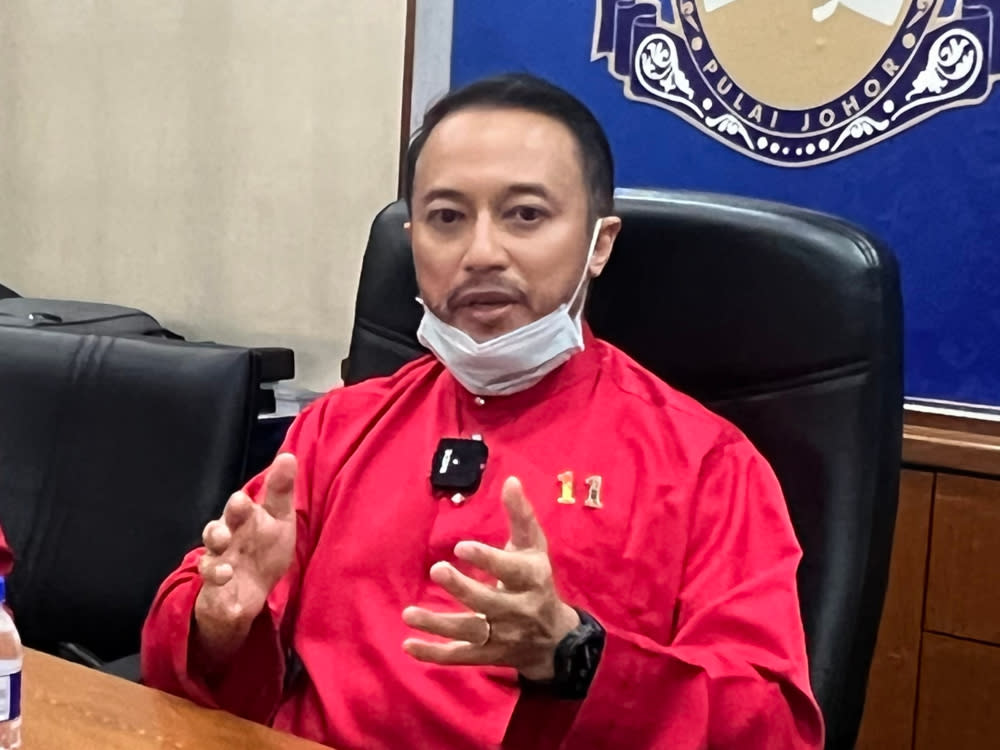 Selangor Barisan Nasional (BN) information chief Isham Jalil said that with the entry of Undi18, many political parties will be affected as the automatic voter registration system will be uncharted territory for most political parties, January 12, 2022. — Picture by Ben Tan