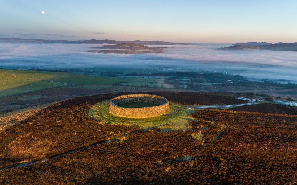Το Grianán του Aileach είναι ίσως το πιο γνωστό μνημείο στο Inishowen