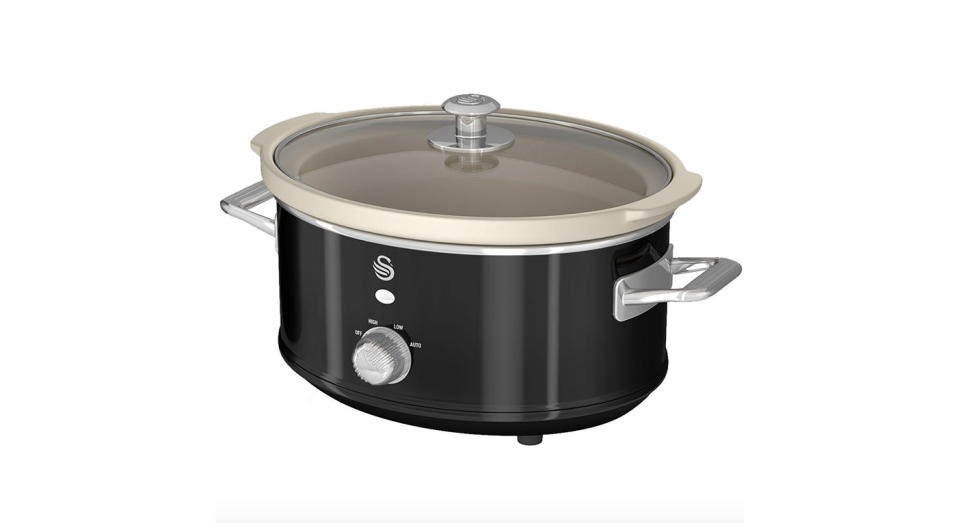Stylish and practical, this retro slow cooker from Swan is fuss-free to use