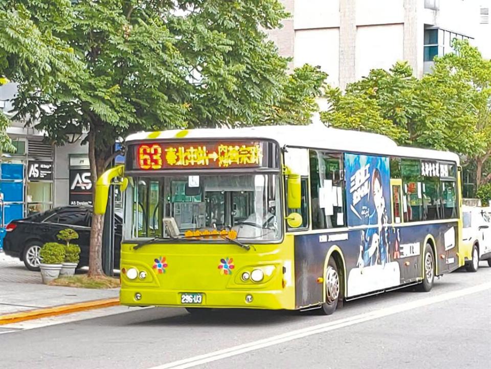 民眾搭公車時受傷可望建立賠償機制，台北市公運處將與業者討論，設立類似北捷「特別濟助金發給審議委員會」。（本報資料照片）