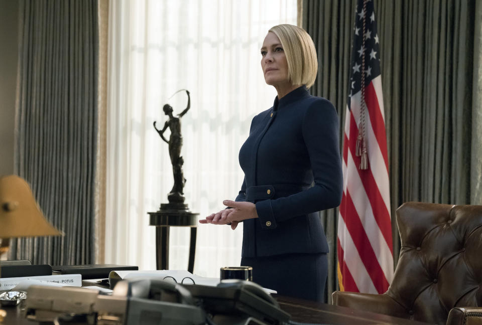 Robin Wright en una escena de final de temporada de "House of Cards" en una imagen proporcionada por Netflix. (David Giesbrecht/Netflix via AP)