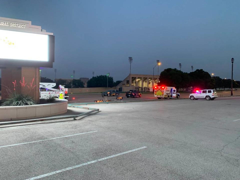 A stoplight was knocked down in a possible DWI crash at the intersection of University Drive and West Lancaster Avenue on Monday night, May 6, 2024. Jaime Moore-Carrillo/jmoore-carrillo@star-telegram.com