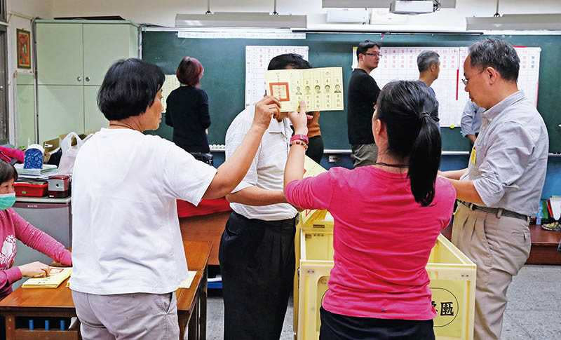 中選會去年取消「開票前宣布領票人數」的規定，可能造成冒領空白選票或灌票。（圖／報系資料庫）