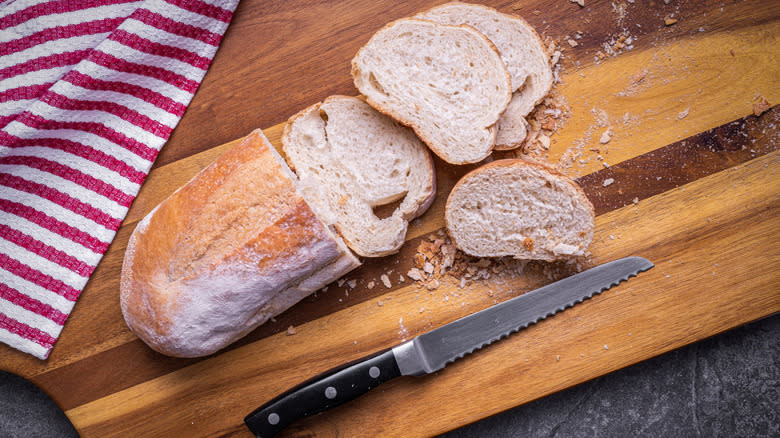 serrated knife cutting bread