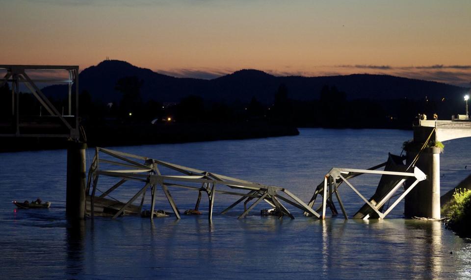 i 5 bridge collapses on skagit river in washington