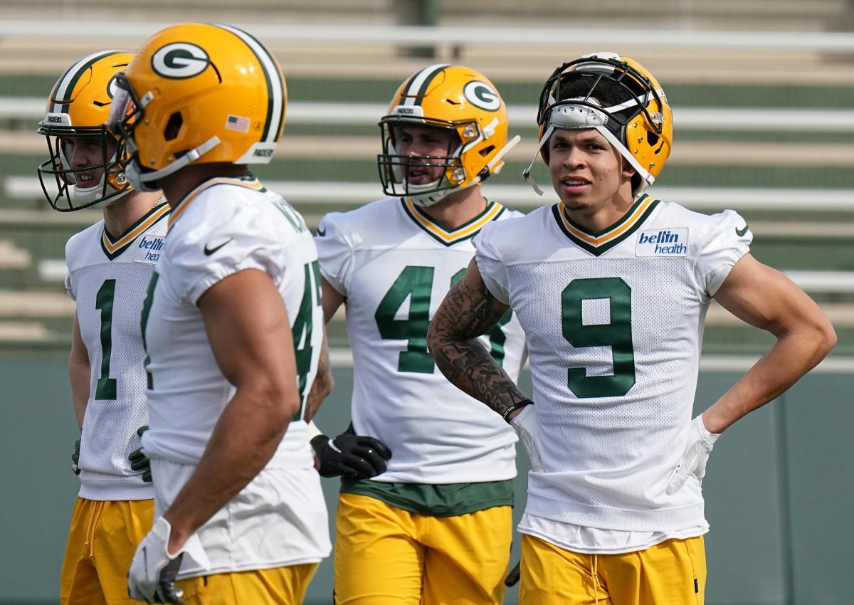 Rookies Christian Watson, Romeo Doubs hilariously attempt to paint Packers  logo