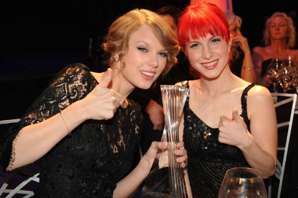 <p>Rick Diamond/Getty</p> Taylor Swift and Hayley Williams in 2010