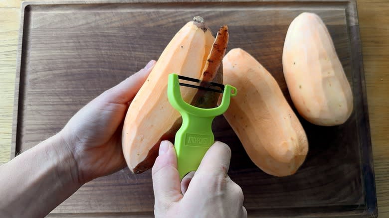 peeler peeling sweet potatoes