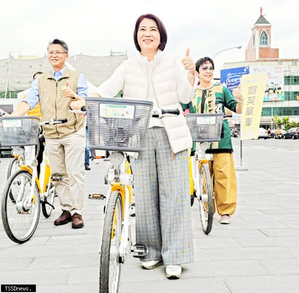 屏東縣府推動氣候變遷行動展現成果，摘下特優殊榮。（記者陳真攝）