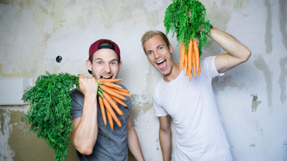 Die beiden "DetoxRebels" Jonas Höhn und Martin Bressem zeigen, dass man auch ohne Alkohol feiern kann