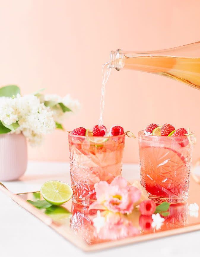 Spritz à la framboise, rhubarbe et rosé pétillant