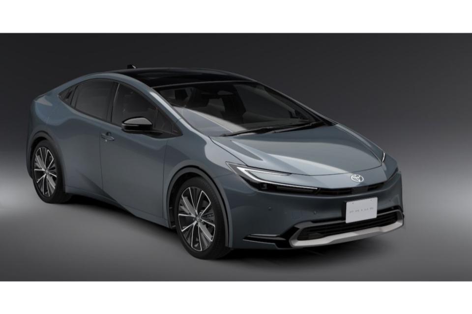 tnga-2-0-phev-toyota-prius