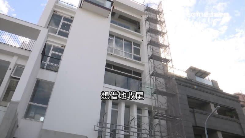 知名建築師沈芷蓀設計的房屋與隔壁僅隔17公分，遭鄰居投訴。