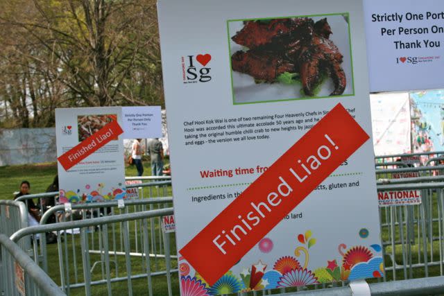 Overwhelming response for food. (Yahoo! photo/Daphne Seah)