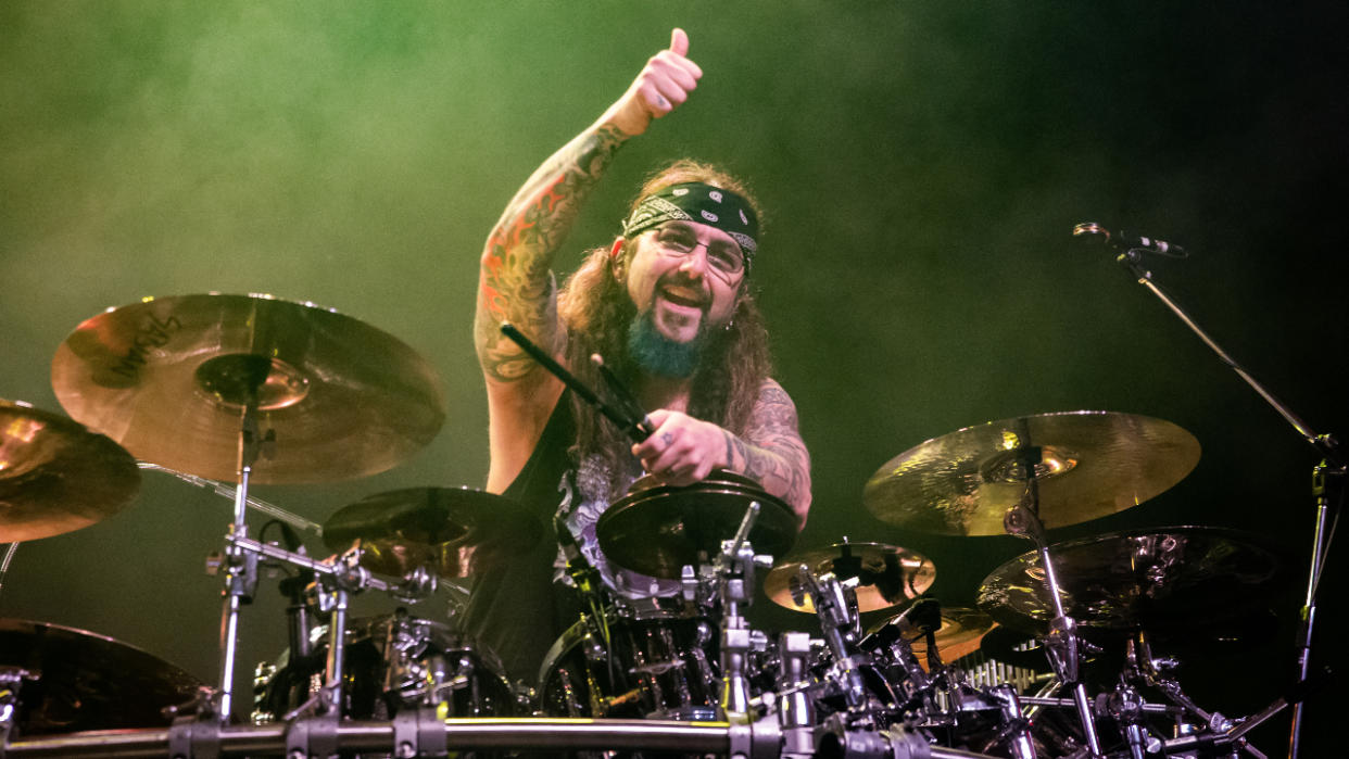  Mike Portnoy returns to Dream Theater. 