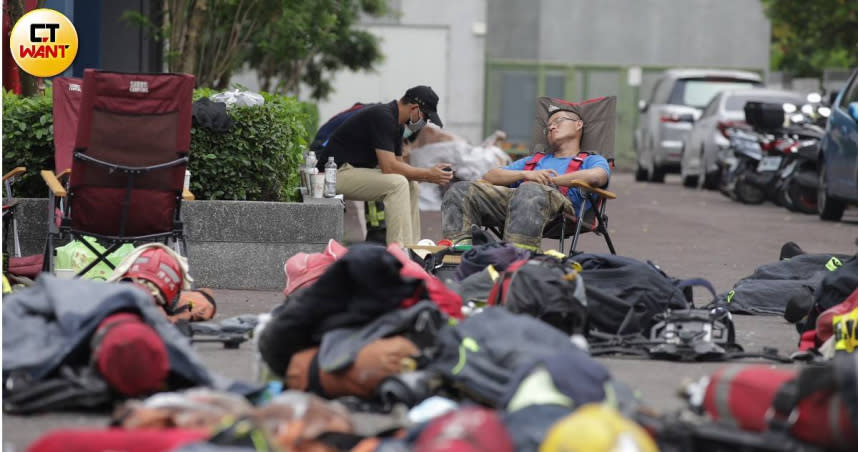 屏東大火造成4名消防罹難、上百人輕重傷，如今行政院拍板由屏東縣政府規劃專戶捐款。（圖／宋岱融攝）