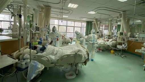 武漢肺炎延燒至今，死亡人數已破千人。（示意圖／翻攝自微博）