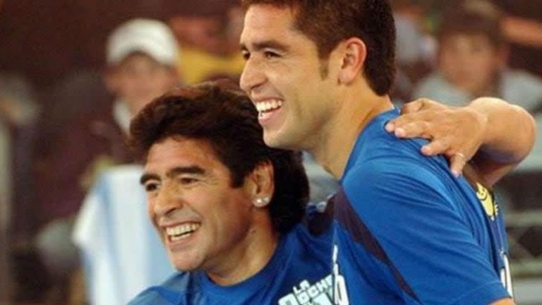 Otros tiempos: risas entre Maradona y Riquelme, en La Noche del 10