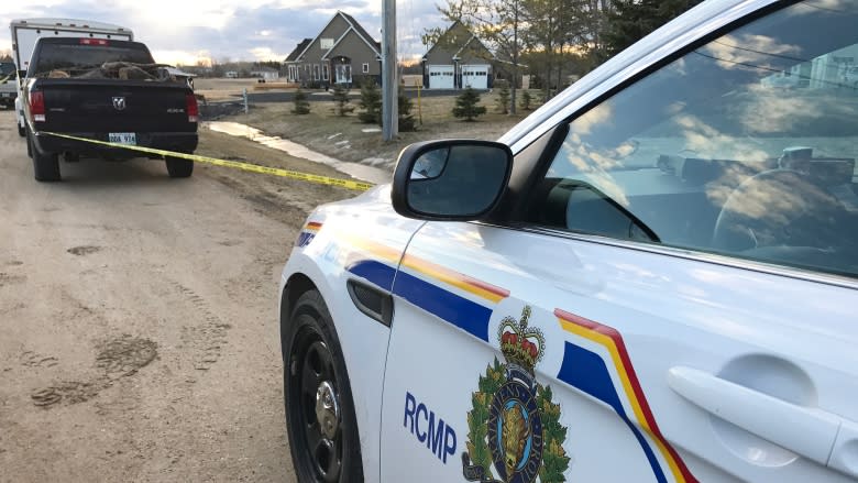 Triple shooting victims in East Selkirk, Man., are 2 men, woman