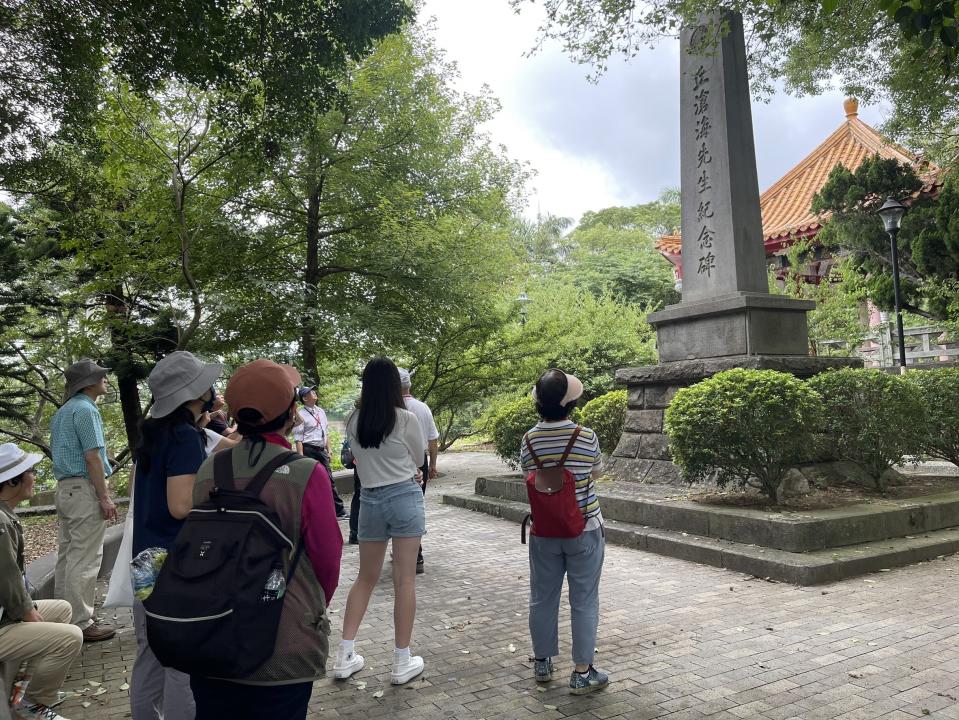 民眾走讀徐驤紀念公園和貓裹山公園