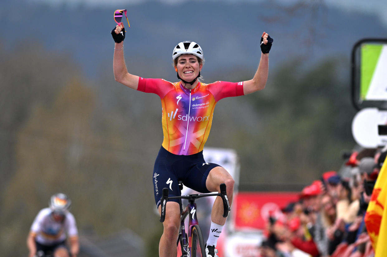  Demi Vollering wins Flèche Wallonne 