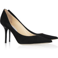 Klassische, schwarze Pumps von Jimmy Choo über net-a-porter.com (Bild: PR)