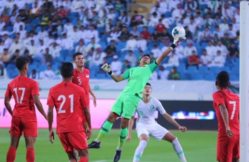 Singapore goalkeeper Izwan Mahbud saves an attempt during their 2022 World Cup qualifier against Saudi Arabia in Buraidah. (PHOTO: Saudi Arabia Football Federation)