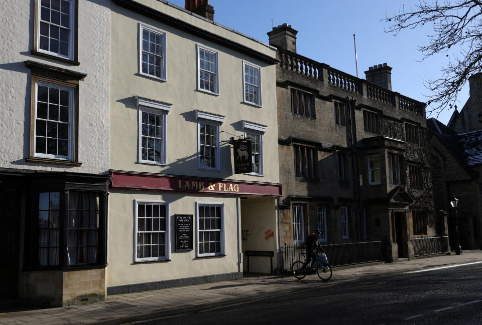 The Lamb and Flag is seen as the Grade-II listed pub is forced to close, after more than 400 years of business, following outbreak of the coronavirus disease (COVID-19) pandemic, in central Oxford, Britain, January 25, 2021.  REUTERS/Eddie Keogh