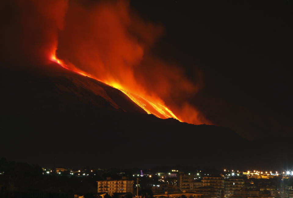 Mount Etna spews lava on the southern Italian island of Sicily January 13, 2011. Mount Etna is Europe's tallest and most active volcano.  REUTERS/Antonio Parrinello (ITALY - Tags: ENVIRONMENT SOCIETY IMAGES OF THE DAY)