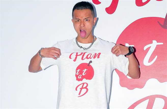 藝人「小鬼」黃鴻升驚傳過世，年僅36歲。圖為他在2019年「人生定番 Plan B」演唱會採排。（盧禕祺攝）