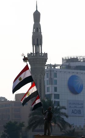 A supporter of Egypt's President Abdel Fattah al-Sisi holds up Egyptian flags during a demonstration against the Muslim Brotherhood and other Islamist groups at Tahrir Square in Cairo November 28, 2014. REUTERS/Amr Abdallah Dalsh