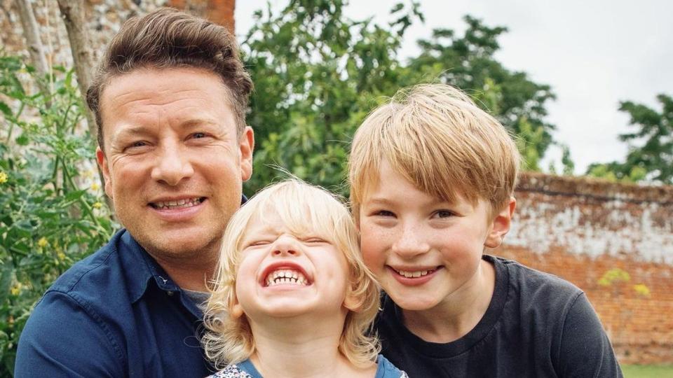 jamie oliver with sons buddy and river 